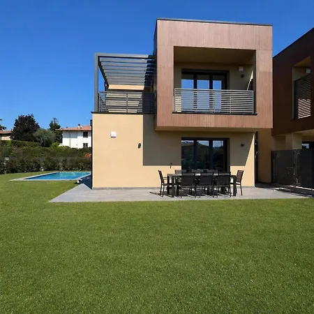 Palm Villa *